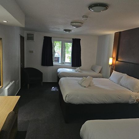 V Lodge Manchester Middleton  Extérieur photo