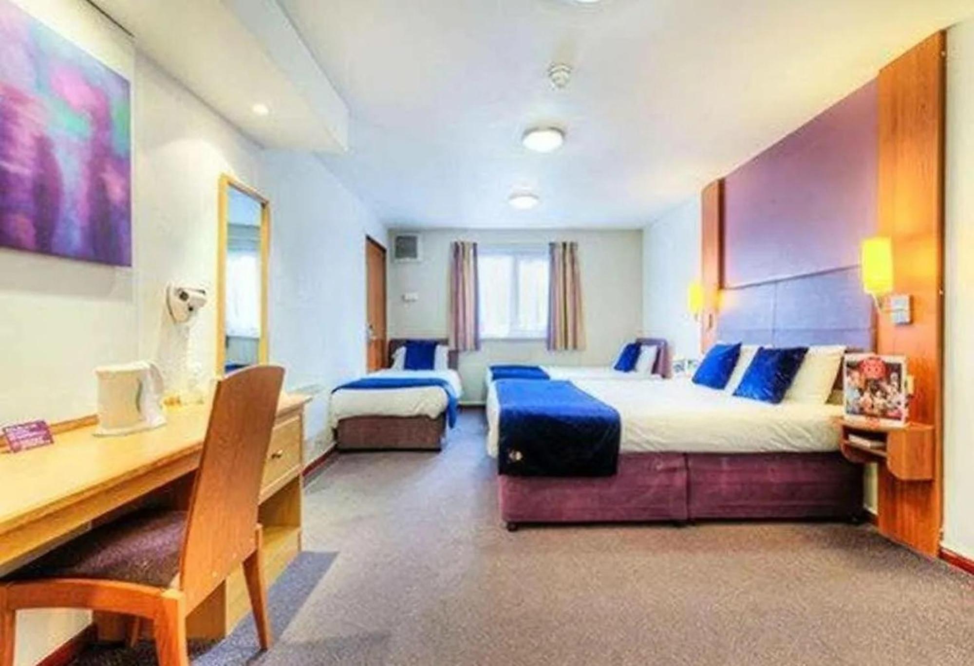 V Lodge Manchester Middleton  Extérieur photo
