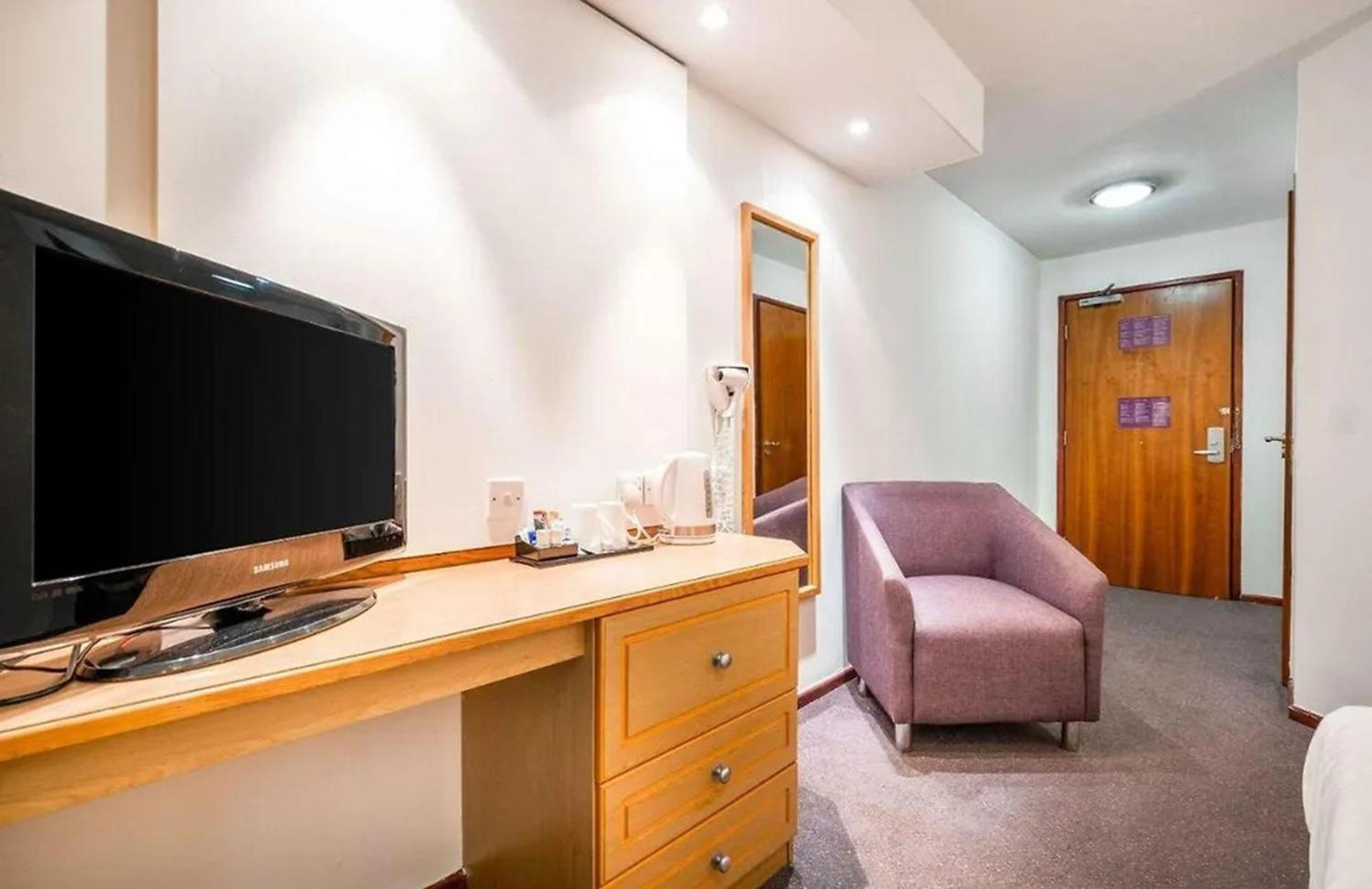 V Lodge Manchester Middleton  Extérieur photo