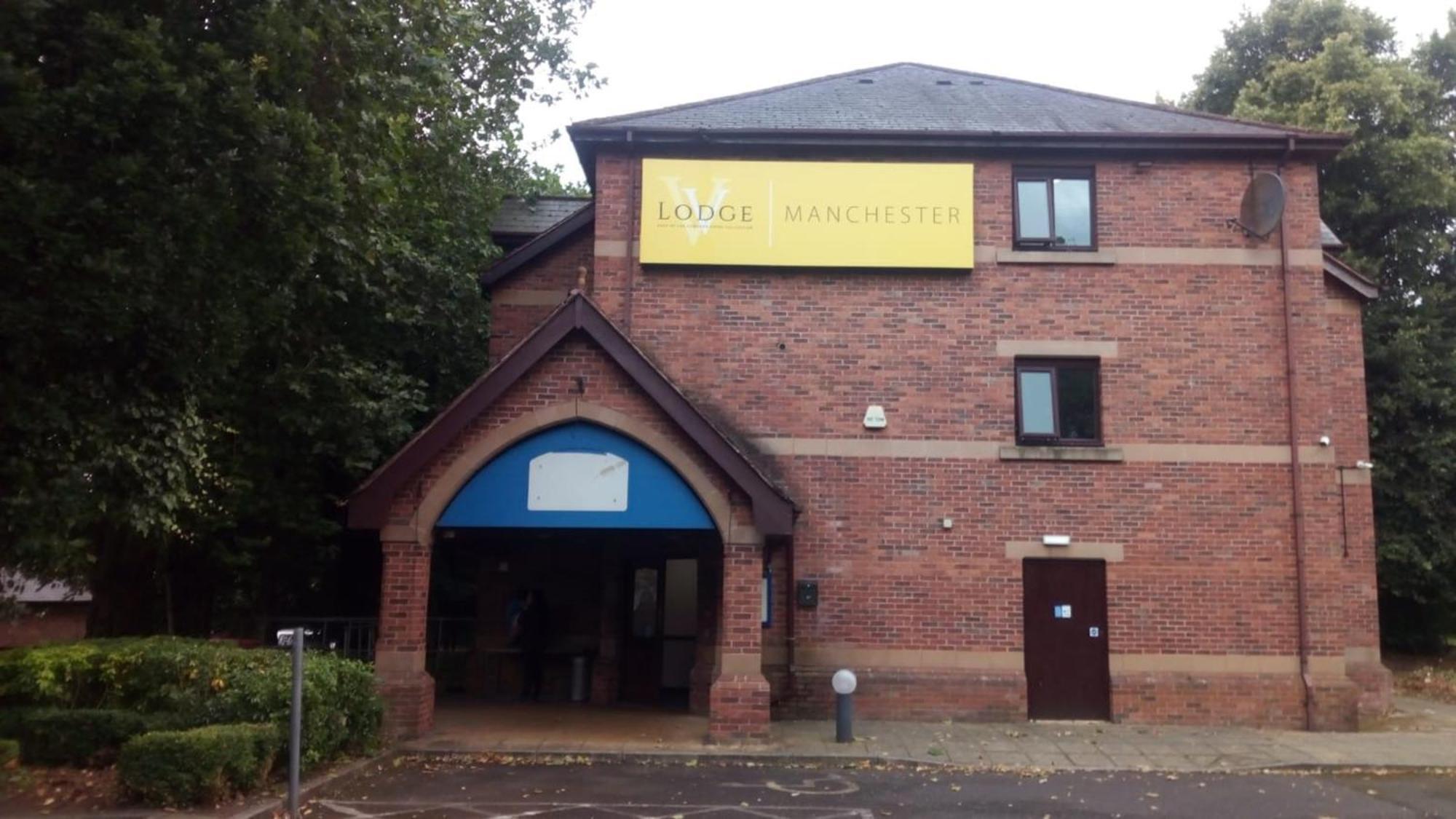 V Lodge Manchester Middleton  Extérieur photo