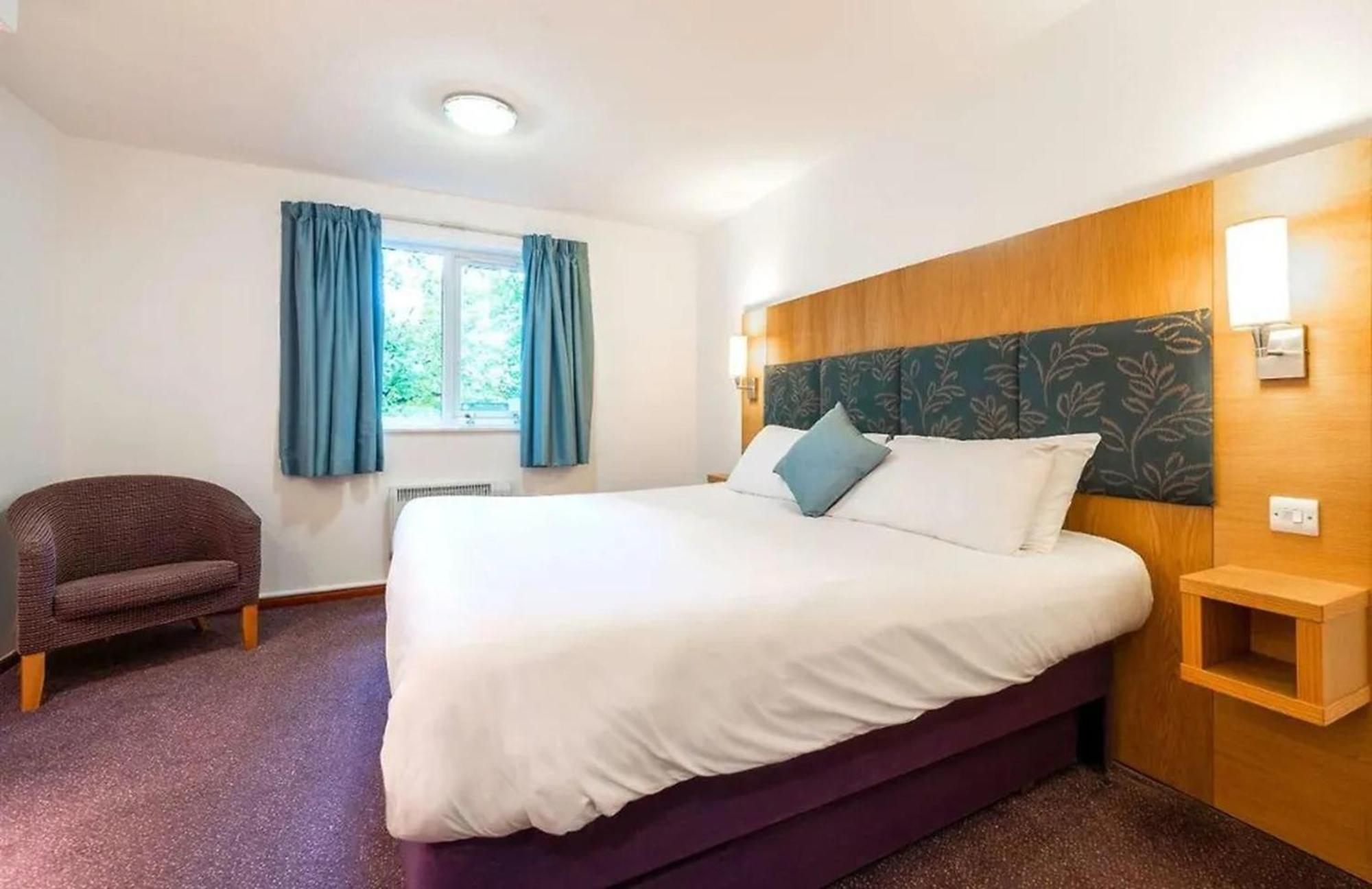 V Lodge Manchester Middleton  Extérieur photo