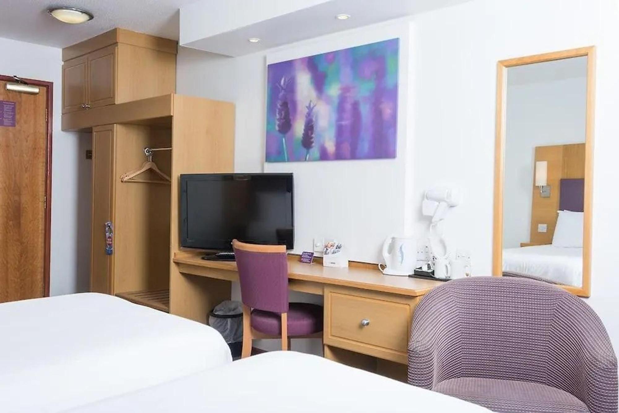 V Lodge Manchester Middleton  Extérieur photo