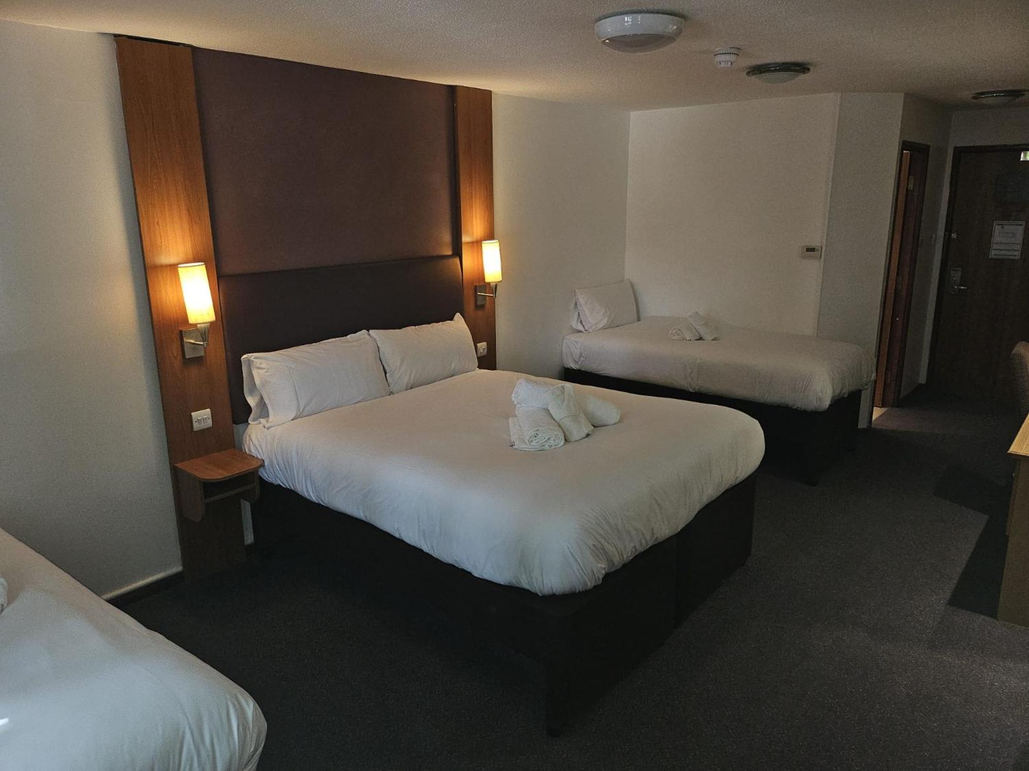 V Lodge Manchester Middleton  Extérieur photo