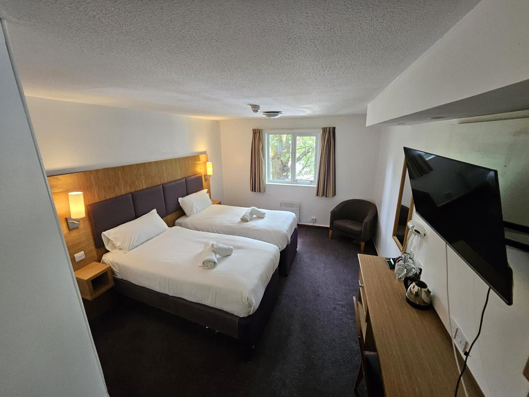 V Lodge Manchester Middleton  Extérieur photo